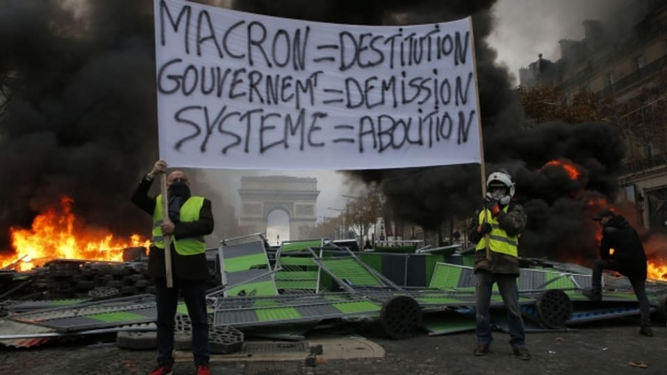 Proteste gegen die Erhöhung der Benzinpreise in Paris.