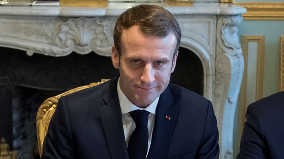 Frankreichs Präsident Emmanuel Macron präsentiert seine Reformpolitik.