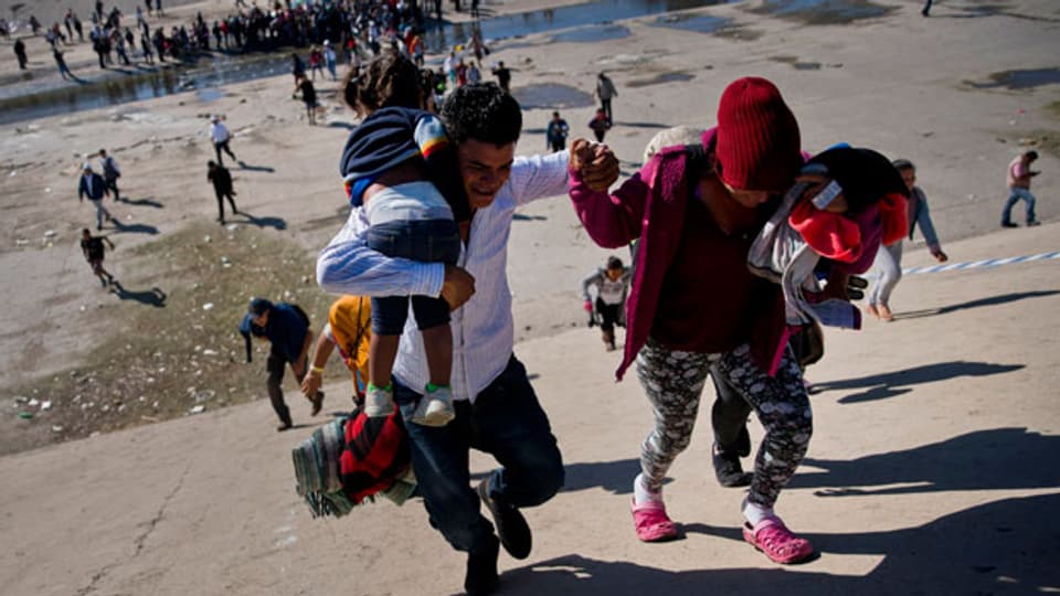 Zentralamerikanische Migranten versuchen, von Mexiko in die USA zu flüchten.
