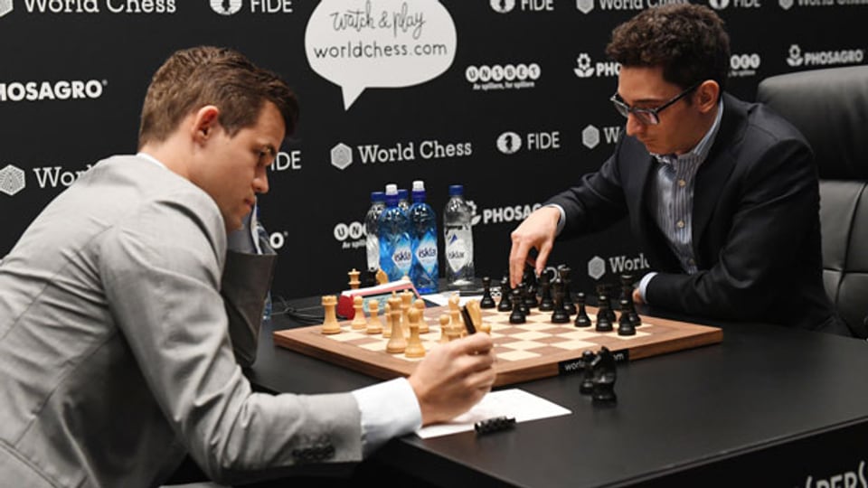 Die Schach-Kontrahenten Magnus Carlsen aus Norwegen (links) und Fabiano Caruana aus den USA.