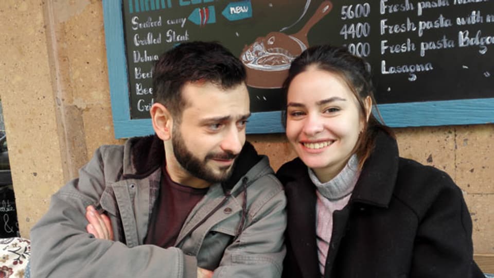 Sona Ghazarian mit ihrem Ehemann Davit im Café «The Coast» in Eriwan.