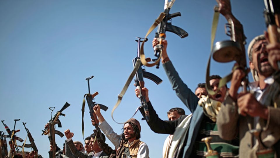 Stammesangehörige in Jemen zeigen ihre Freude zu den Friedensverhandlungen in Schweden.