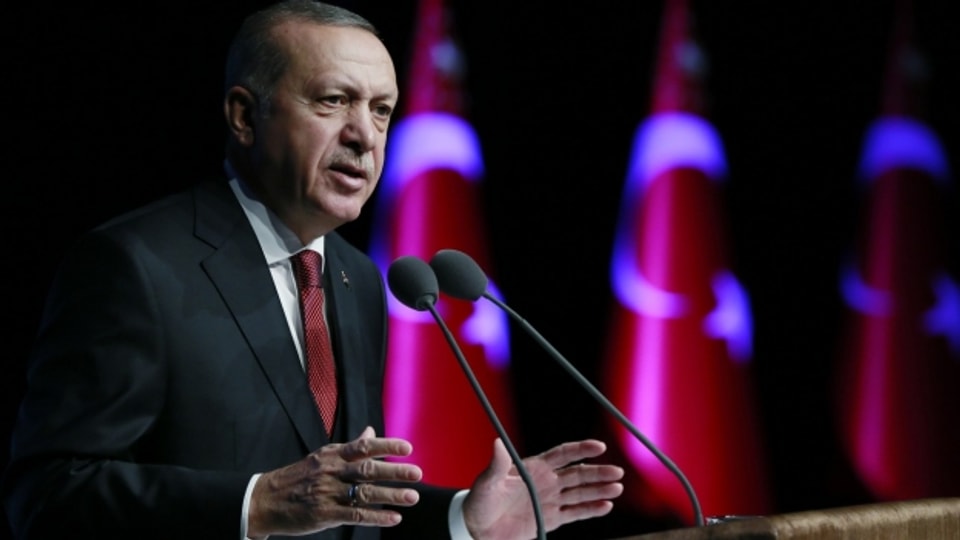 Die Türkei nimmts mit den USA auf: Der türkische Präsident will nämlich kurdische Rebellen angreifen, die mit den USA gegen den IS zusammenarbeiten.