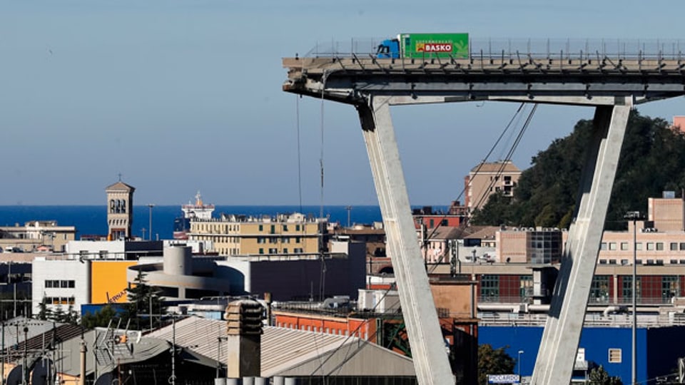 Reste der im August 2018 eingestürzten Brücke in Genua, Italien.