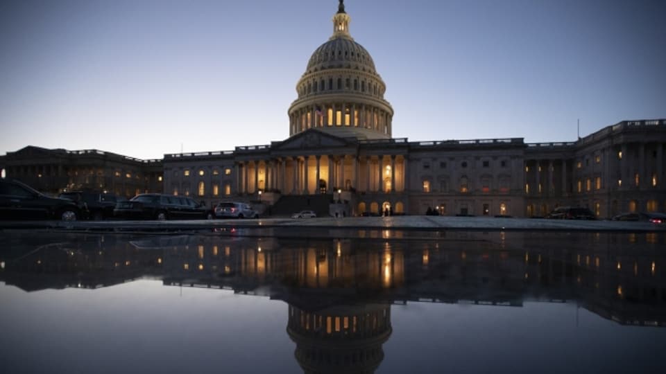 Das Kapitol, der Sitz des Kongresses, beleuchtet am Abend des 21. Dezembers.