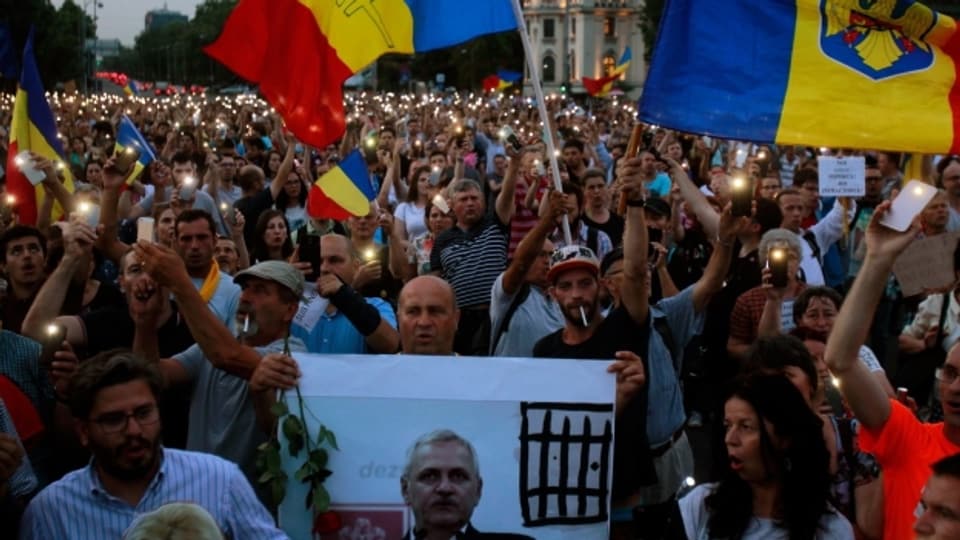 Grosskundgebung in Bukarest: Tausende protestieren im Sommer 2018 gegen Liviu Dragnea, den Chef der Regierungspartei PSD, sowie gegen die umstrittene Justizreform.