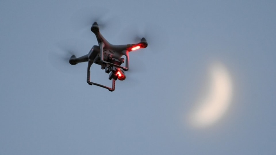  Seitdem Drohnen den Flughafen Gatwick lahm gelegt haben vor Weihnachten, ist das Thema präsent. Auch in Davos am WEF. Dort hat die Polizei seit 5 Jahren ein spezielles Augenmerk auf Drohnen.