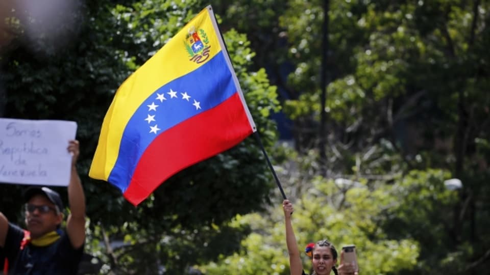 In Venezuela demonstrieren Menschen gegen Nicolas Maduro