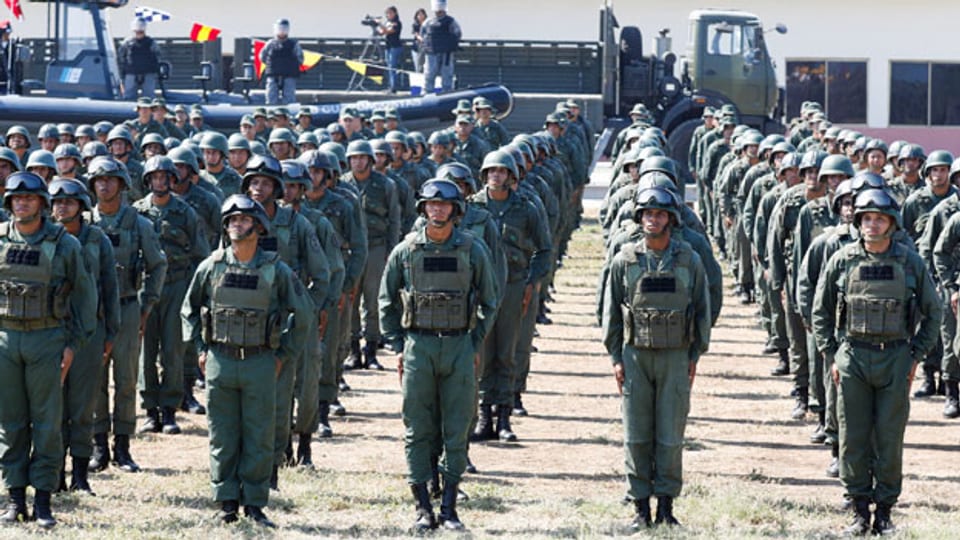 Venezolanische Soldaten an einer militärischen Übung in Puerto Cabello, Venezuela.