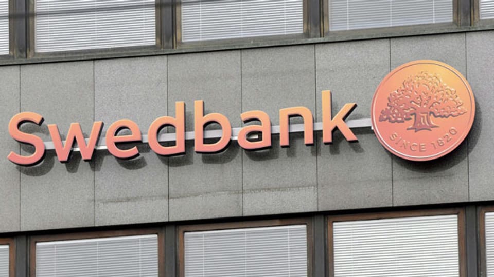 Logo der Swedbank in Riga, Lettland. Die Swedbank-Gruppe wurde von einem Geldwäsche-Skandal erschüttert.