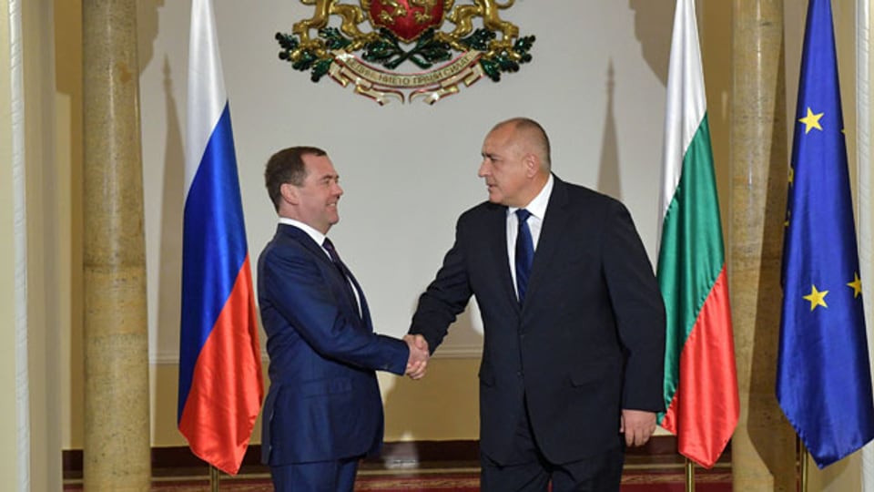 Der russische Ministerpräsident Dmitri Medwedew (li.) und sein bulgarischer Amtskollege Boyko Borissov in Sofia.