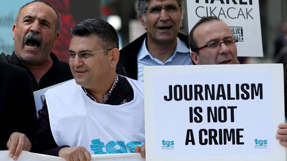 Journalisten demonstrieren in der Türkei für die Pressefreiheit.