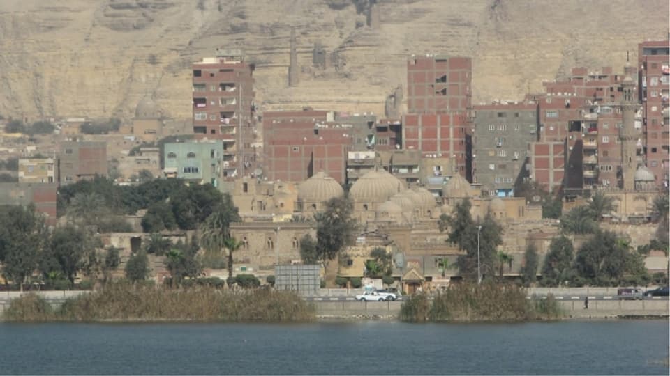 Kairo: Unverputzte rostbraune Backsteine prägen das Stadtbi