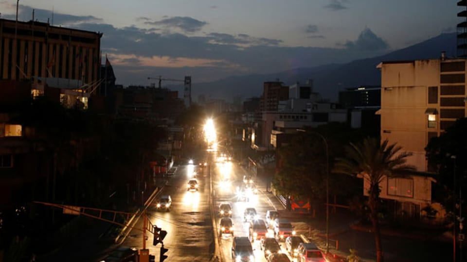 Venezuelas Hauptstadt Caracas während eines Tages des Stromausfalls. Es kam zu Plünderungen.