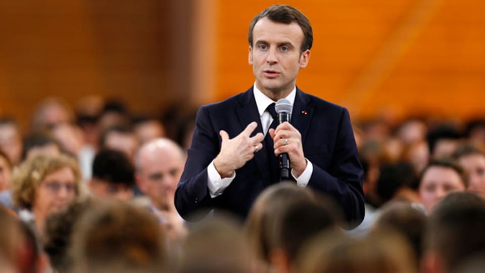 Frankreichs Präsident Emmanuel Macron in einer «Nationalen Debatte» in Etang-sur-Arroux, Frankreich.