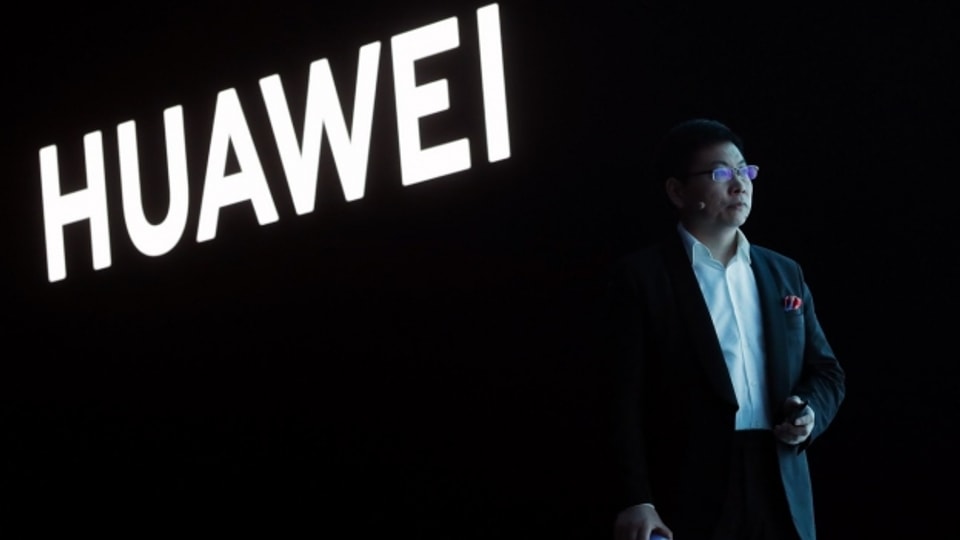 Seit Monaten kommt der chinesische Telekomriese Huawei nicht mehr aus den Negativ-Schlagzeilen: Spionagevorwürfe und massiver Druck aus den USA. Trotzdem konnte der Konzern seinen Gewinn im letzten Jahr deutlich steigern.