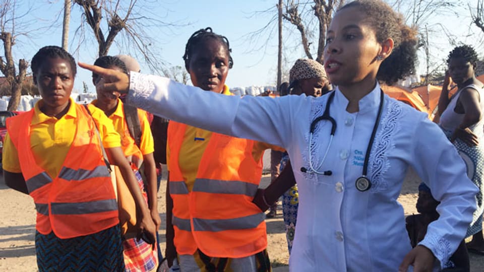 Ärztinnen fordern die Bewohner im Flüchtlingscamp auf, sich bei Beschwerden sofort zu melden.
