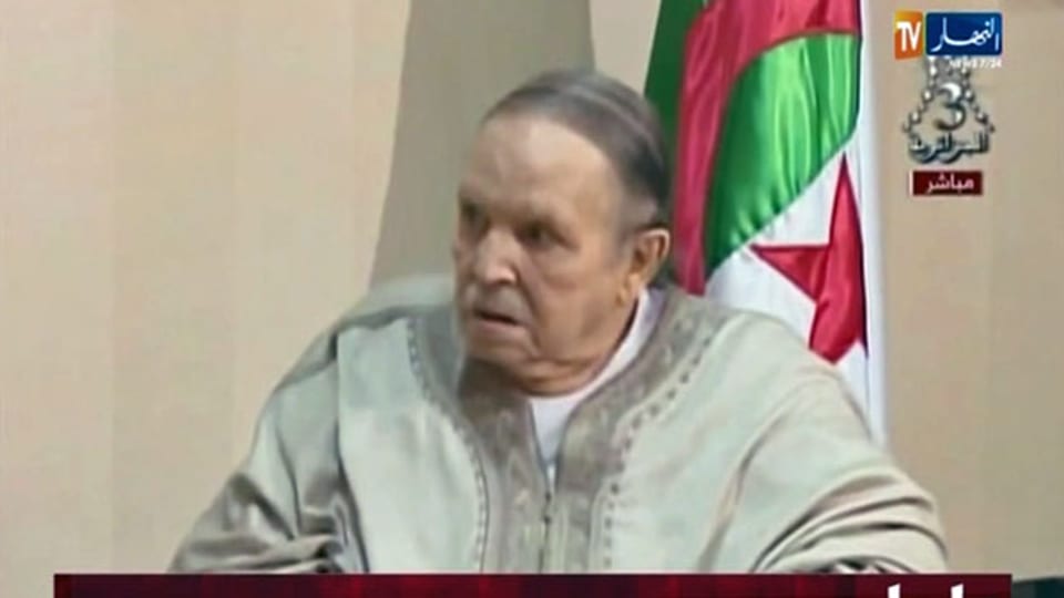 Bild des staatlichen TV-Senders ENTV des algerische Präsident Abdelaziz Bouteflika im Rollstuhl. Der algerische Präsident trat am Dienstag nach 20 Jahren zurück.