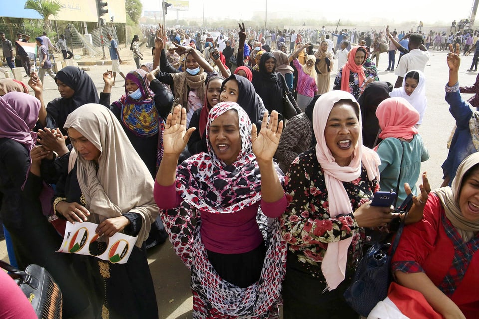 Sudanesinnen feiern in Khartum
