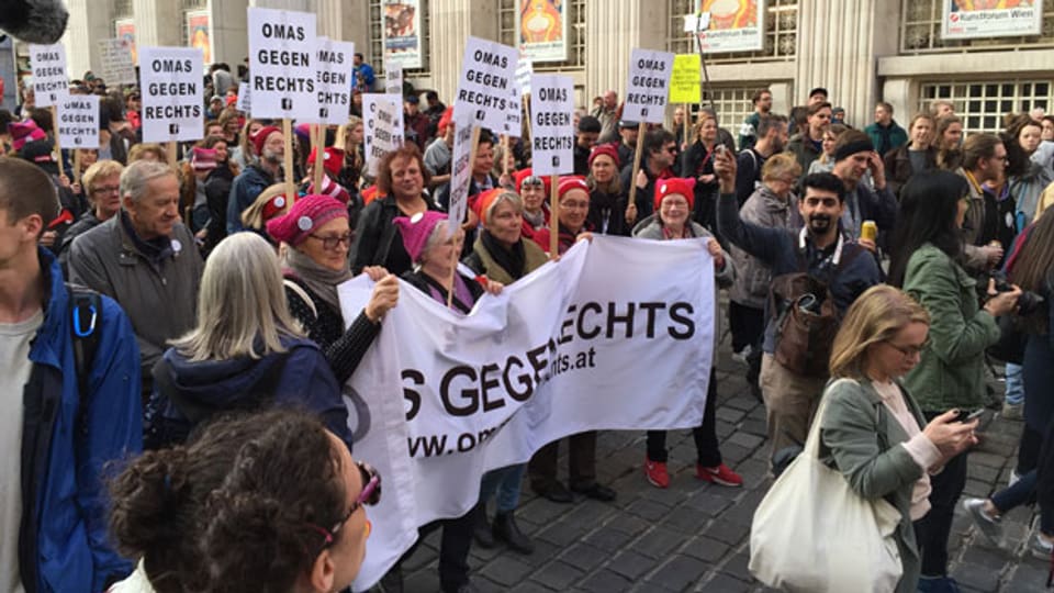 Wöchentliche Donnerstagsdemonstration in Wien gegen die spaltende Politik der rechtskonservativen Regierung.