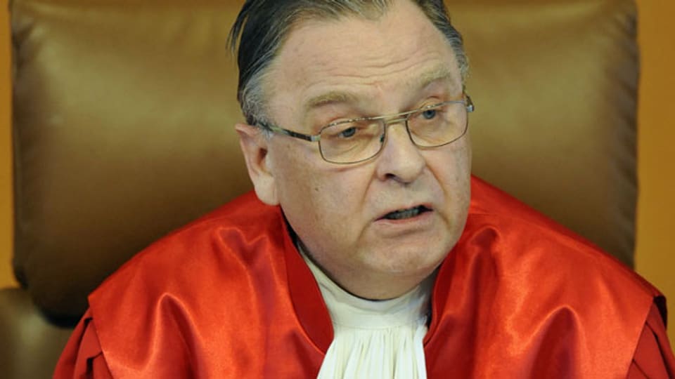 Der frühere Verfassungsrichter Hans-Jürgen Papier spricht über das deutsche Grundgesetz.