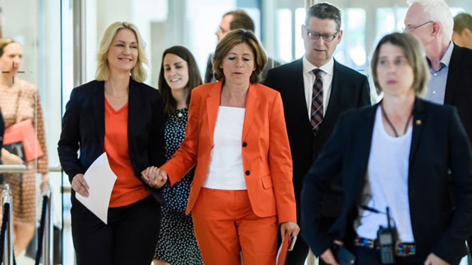 Manuela Schwesig (3. von links), Malu Dreyer (5. von links) und Thorsten Schäfer-Gümbel (6. von links): Die drei werden die vorläufige Parteiführung der SPD bilden.