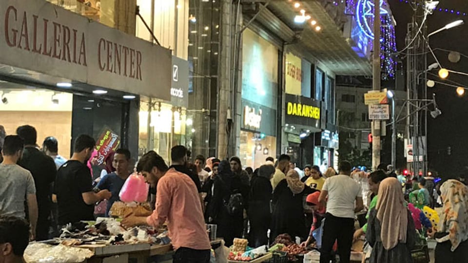 Kleidermarkt in Amman.