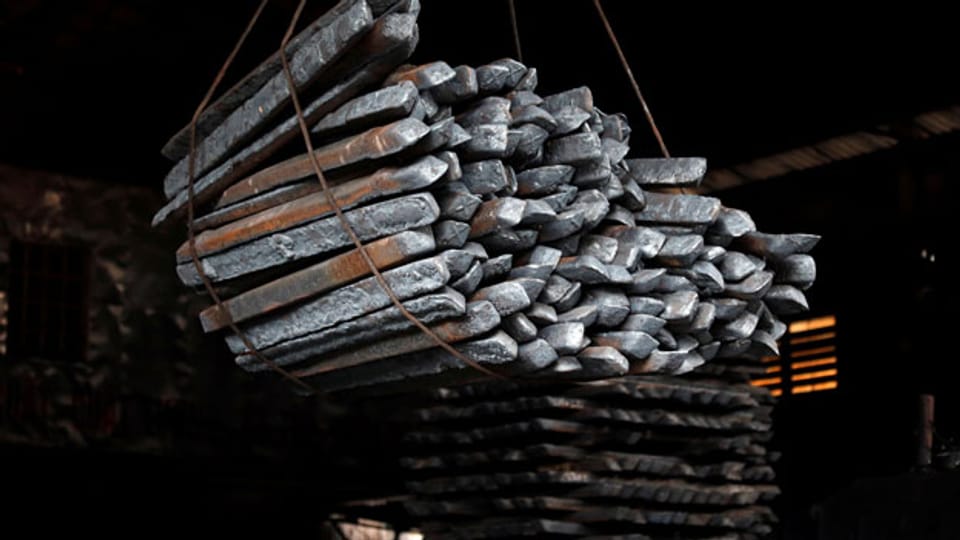 Stahlstangen in einem Werk im Dorf Chau Khe bei Hanoi, Vietnam. Symbolbild.