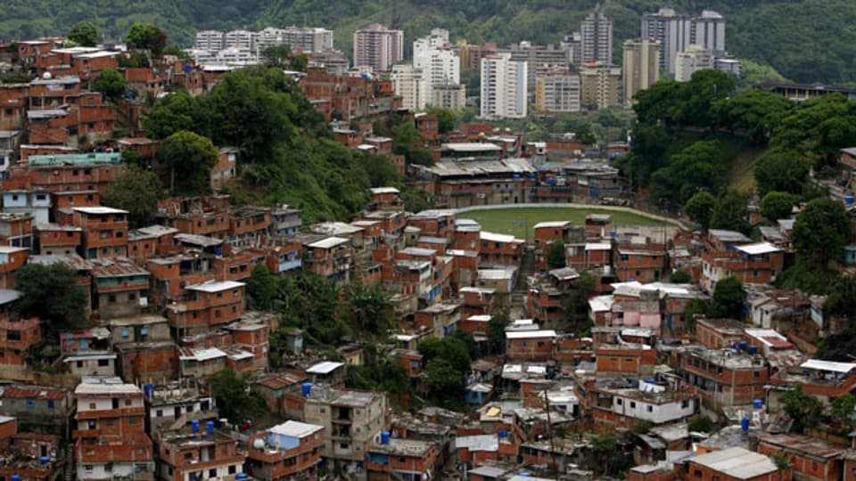 Blick auf Petare, einem Armenviertel der venezolanischen Hauptstadt Caracas.