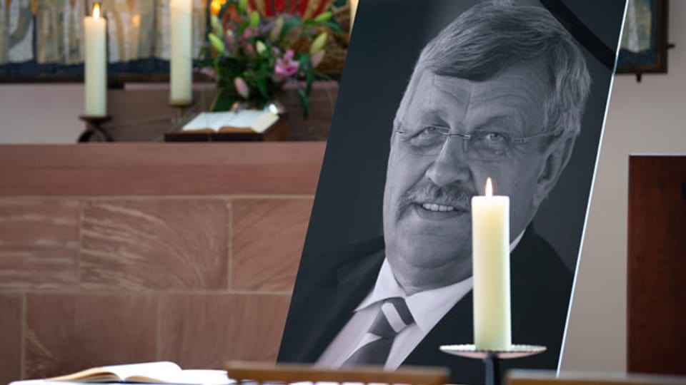 Ein Portrait des ermordeten Kasseler Regierungspräsidenten W. Lübcke (CDU).