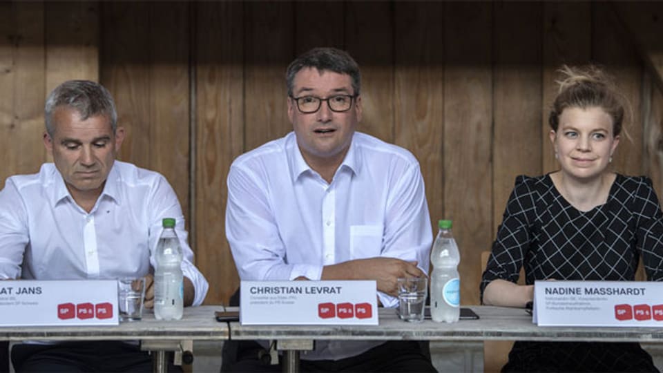 Nationalrat Beat Jans, Parteipräsident Christian Levrat und Nationalrätin Nadine Masshardt äussern sich zum Klima-Marshallplan.