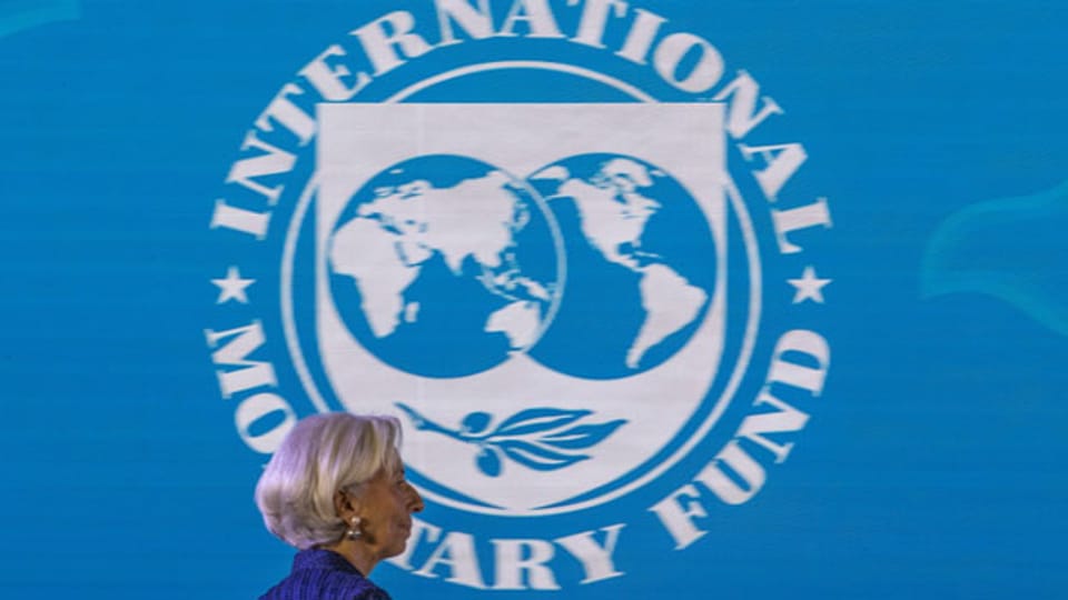 Christine Lagarde, scheidende Chefin des Internationalen Währungsfonds, vor dem Logo des IWF.