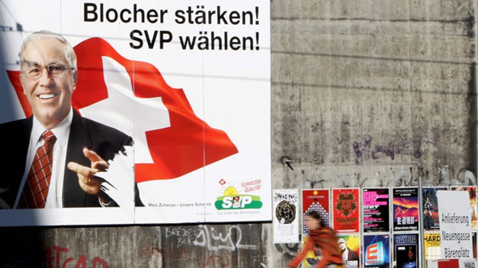 Ein Wahlplakat der SVP zu den Eidgenössischen Wahlen mit dem Konterfei von Bundesrat Christoph Blocher am 22. September 2007 in Bern.
