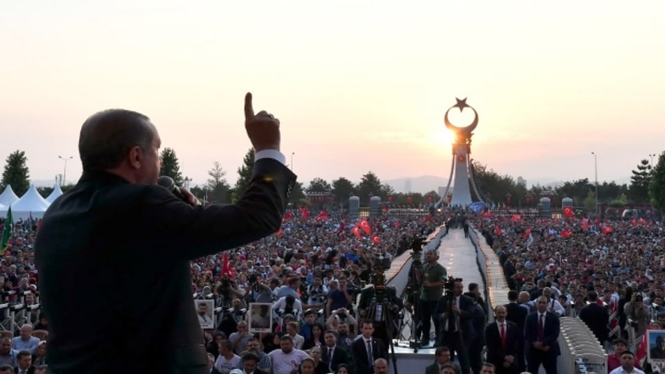 Jahrestag zum gescheiterten Putschversuch: Präsident Erdogan spricht vor Anhängern in Ankara