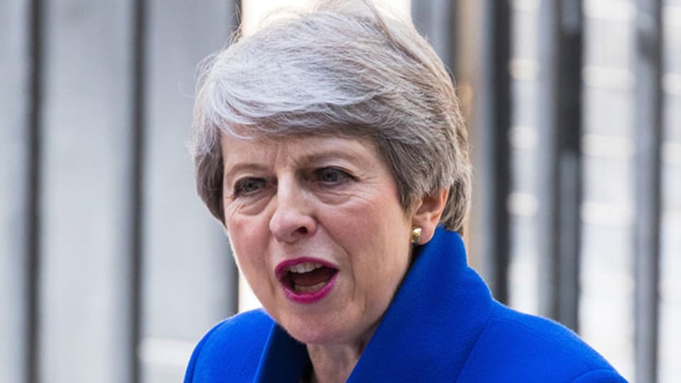Die britische Premierministerin Theresa May, bevor sie die Downing Street 10 verlässt am 24. Juli 2019.