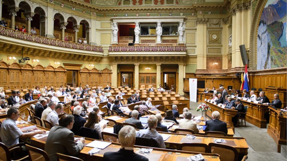 Teilnehmer der Auslandschweizerrates im Nationalratssaal im Bundeshaus in Bern. Archivbild.