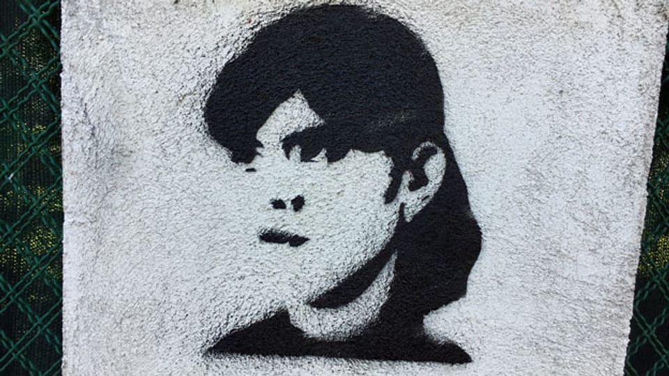 Auf Hauswänden in Bukarest sieht man Graffitis mit dem Konterfei von Laura Kövesi.