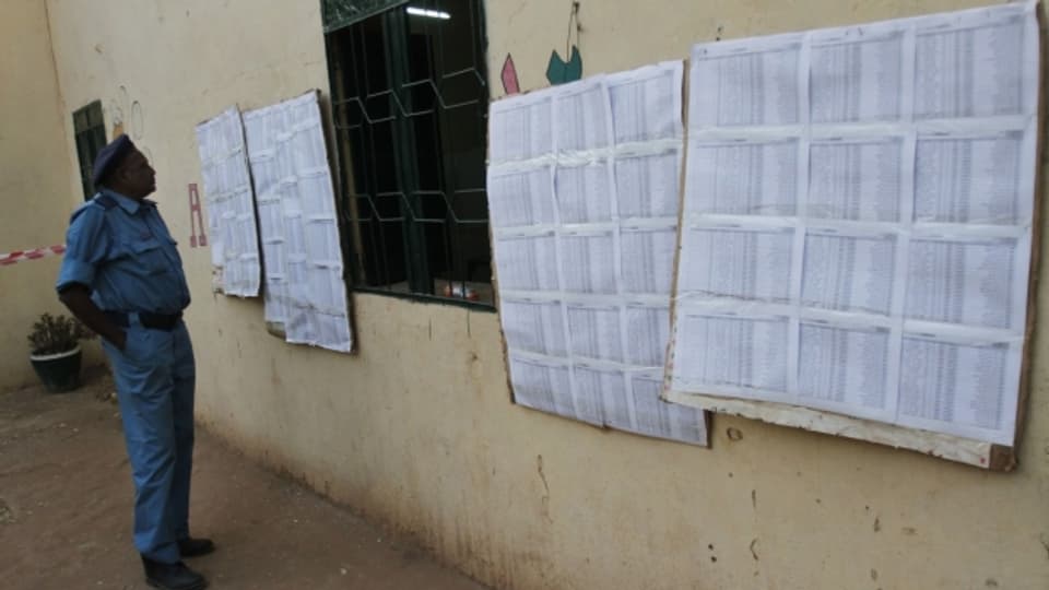 Wahllisten im Sudan.