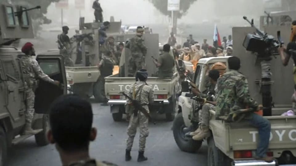 Separatistische Kämpfer des Southern Transitional Council machen sich auf, den Präsidentenpalast in der südlichen Hafenstadt Aden im Jemen zu stürmen.