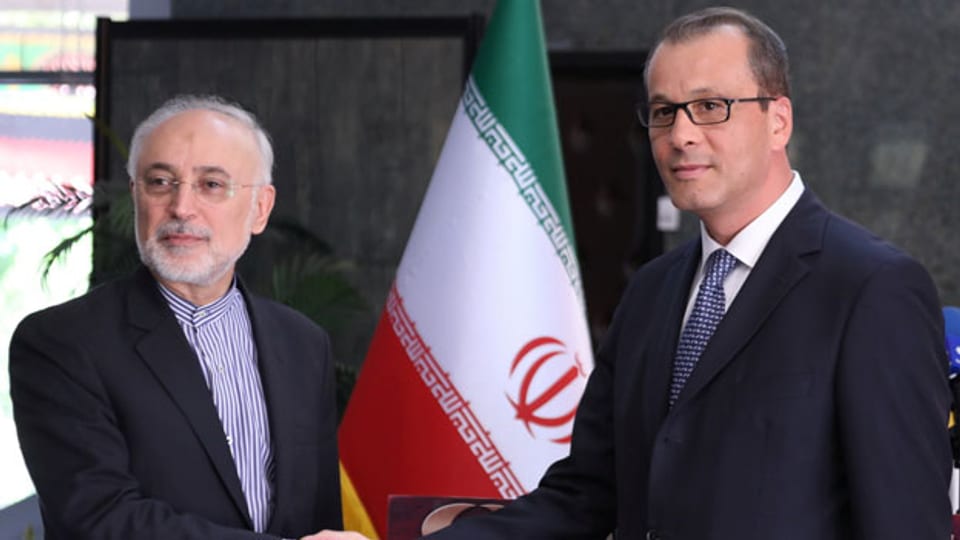 Der stellvertretende Leiter der Atomaufsicht der Vereinten Nationen (IAEO), Cornel Feruta, (rechts) und Ali Akbar Salehi, Direktor der iranischen Atomenergiebehörde in Teheran, Iran, am 8. September 2019.