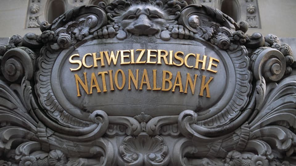 Detailaufnahme des Haupteinganges der Schweizer Nationalbank in Bern.
