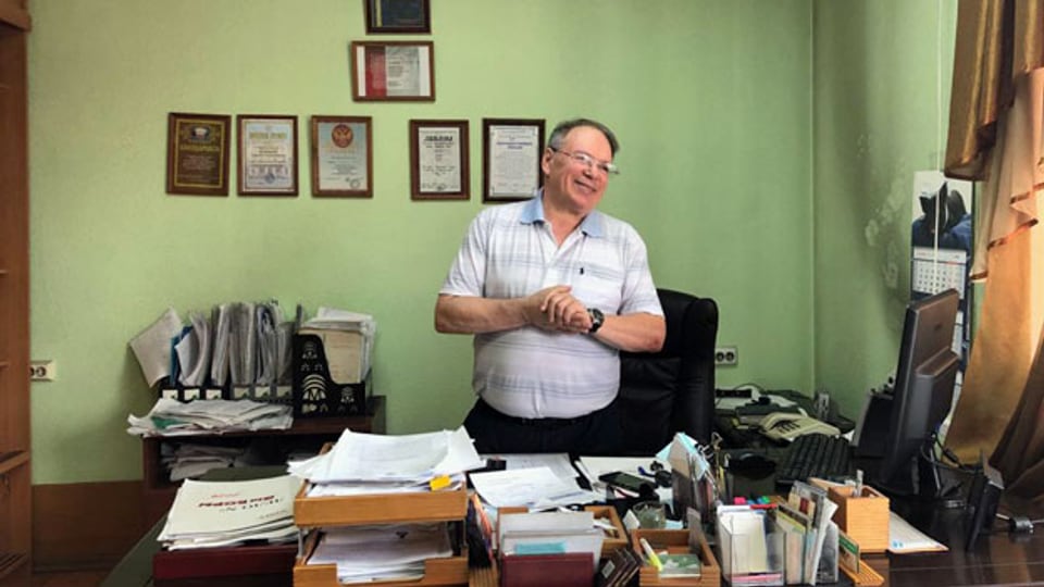 Der Zeitungsverleger Sergej Konwis in seinem Büro.