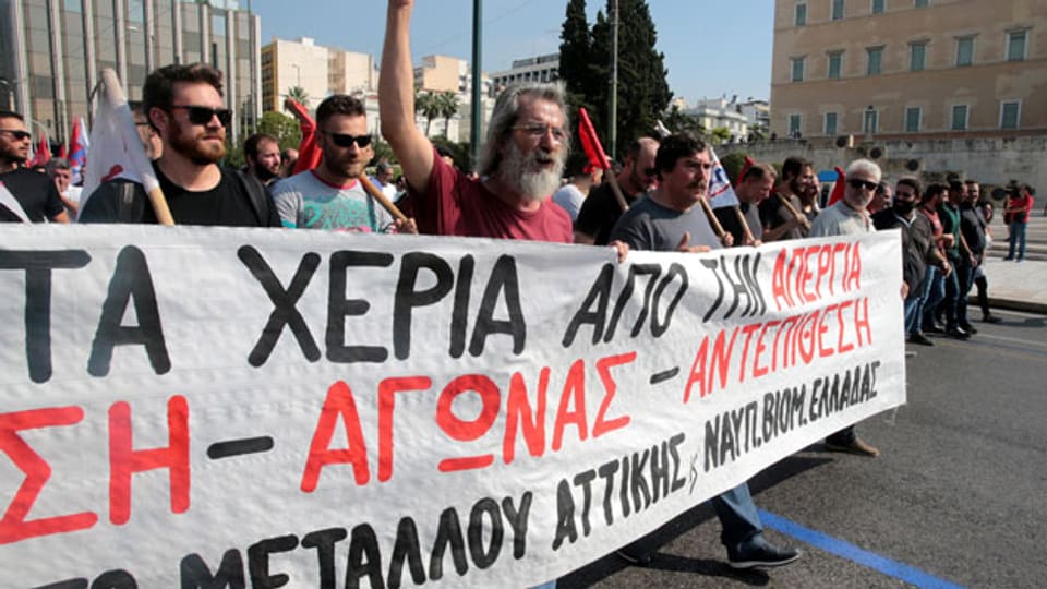 Griechenlands Bevölkerung streikt gegen Arbeitsreformen