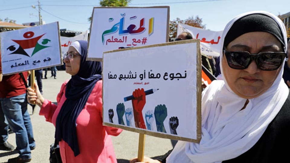 Streikende Lehrerinnen der jordanischen Regierungsschulen.