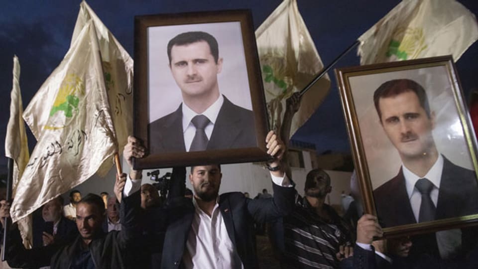 Unterstützer des syrischen Präsidenten Bashar al-Assad während einer Demonstration neben der syrischen Botschaft in Amman, Jordanien, 15. Oktober 2019.