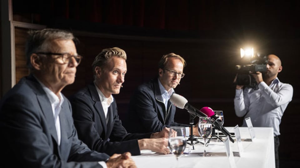 Peter Wanner, Verwaltungsratspräsident von CH Media, Dominik Kaiser, CEO der 3 Plus Group, und Axel Wüstmann, CEO von CH Media, (von links) sprechen an der Medienkonferenz am 18. Oktober 2019 in Zürich.