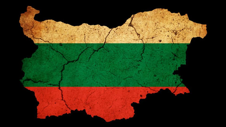 Das Land Bulgarien eingefärbt mit den Farben der Landesfahne.