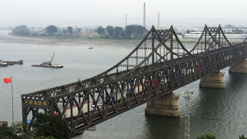 Brücke über den Grenzfluss Yalu in Dangong.