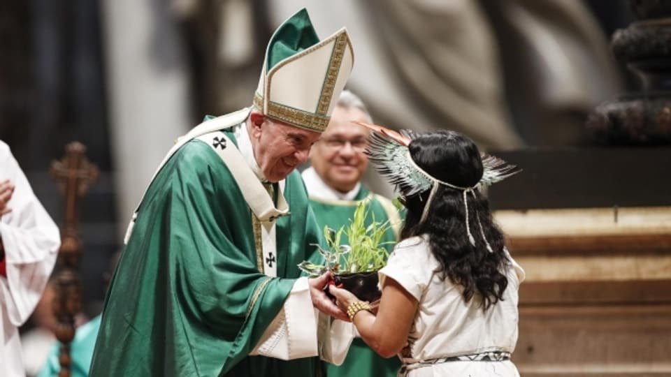 Der Papst an der Messe in Rom.