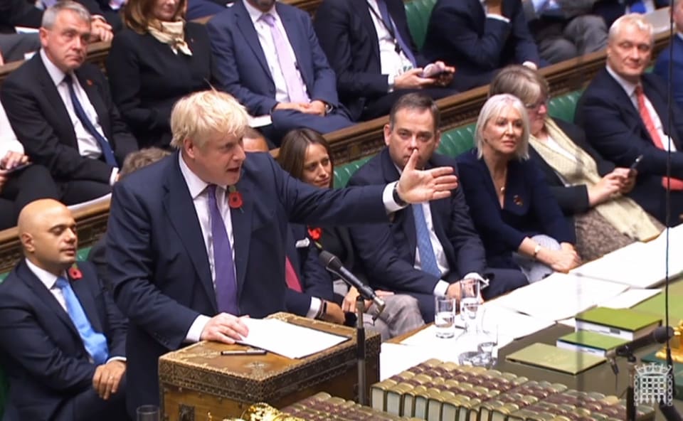 Boris Johnson während der Debatte im Unterhaus
